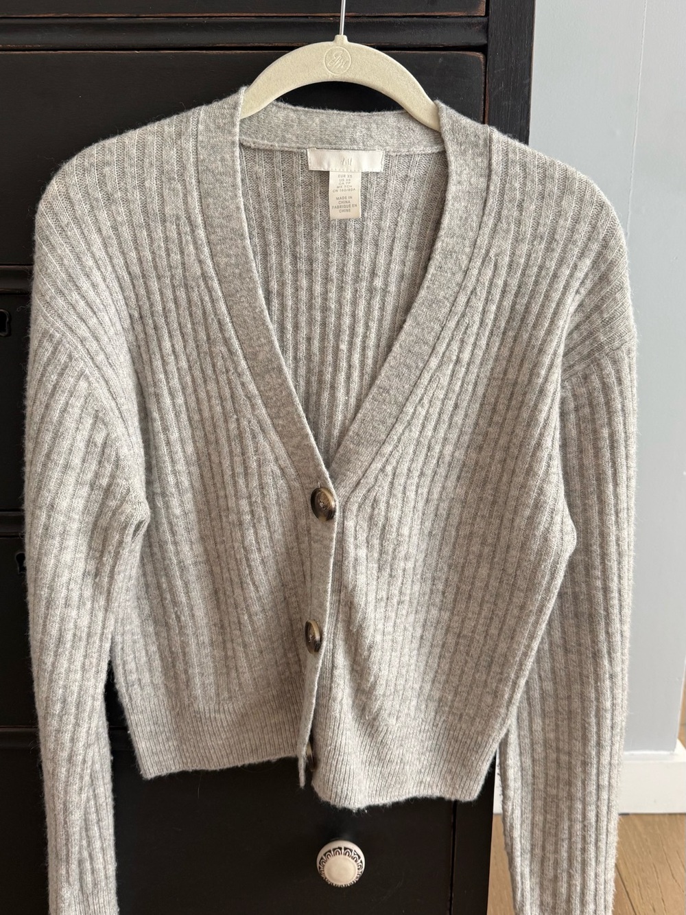 Cozy Ribbed V-Neck Cardigan Sweater - Light Gray